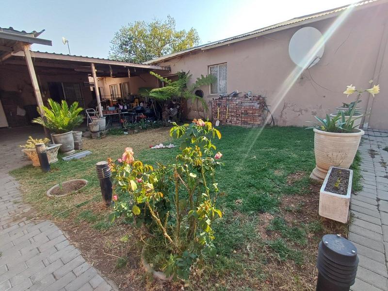 5 Bedroom Property for Sale in Claremont Western Cape